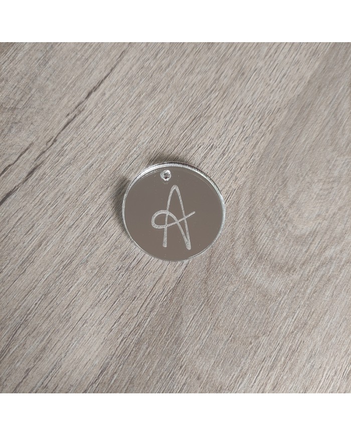 Identificador de Copa Redondo con Inicial Grabada