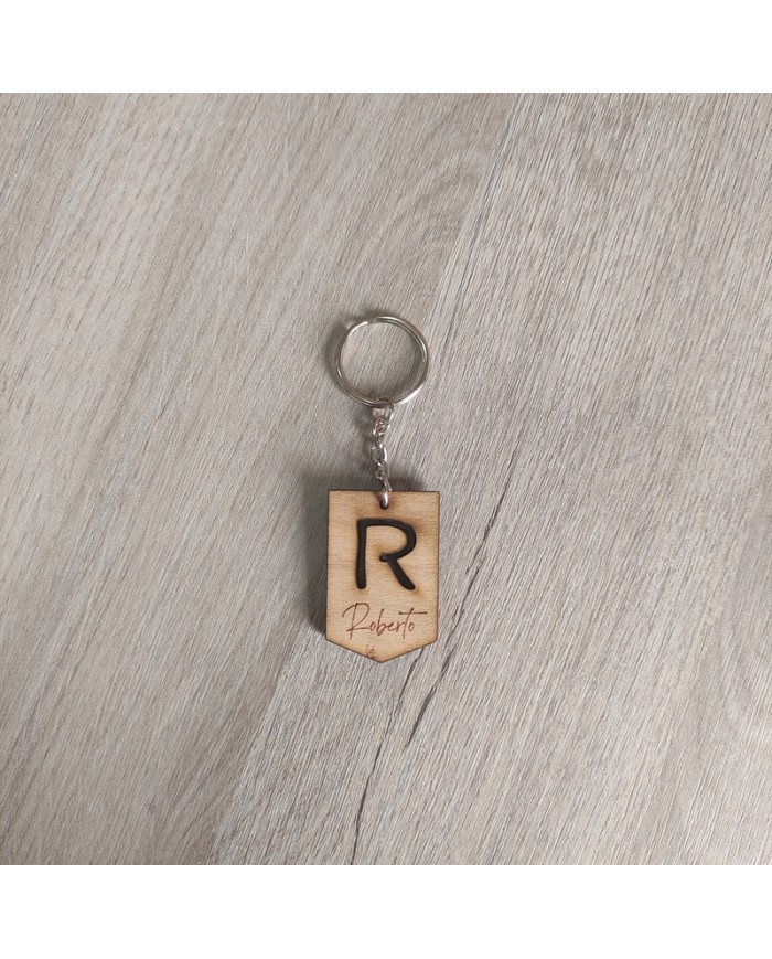 Llavero de Madera con Inicial Calada y Nombre Grabado