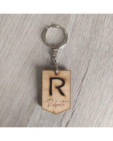 Llavero de Madera con Inicial Calada y Nombre Grabado