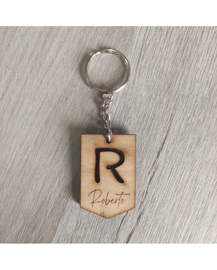 Llavero de Madera con Inicial Calada y Nombre Grabado