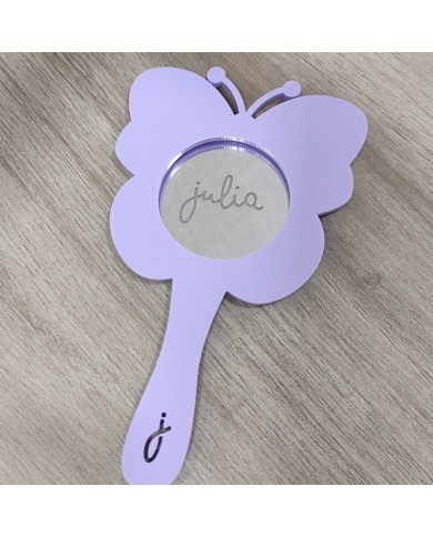 Espejo de Mano en forma de Mariposa con Nombre Grabado e Inicial Calada Espejo de Mano en forma de Mariposa con Nombre Grabado e Inicial Calada