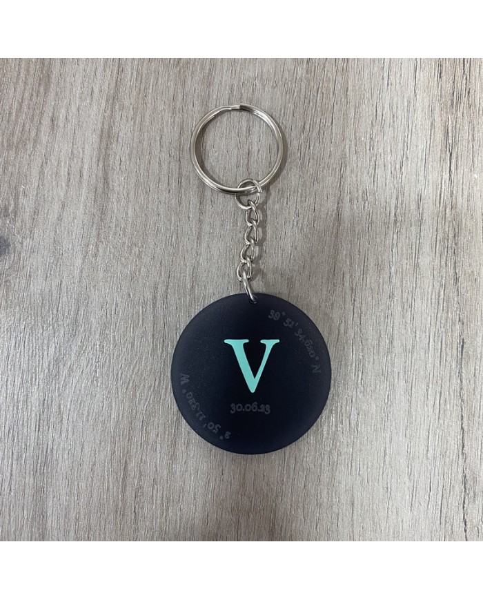 Llavero Coordenadas con Inicial en Vinilo