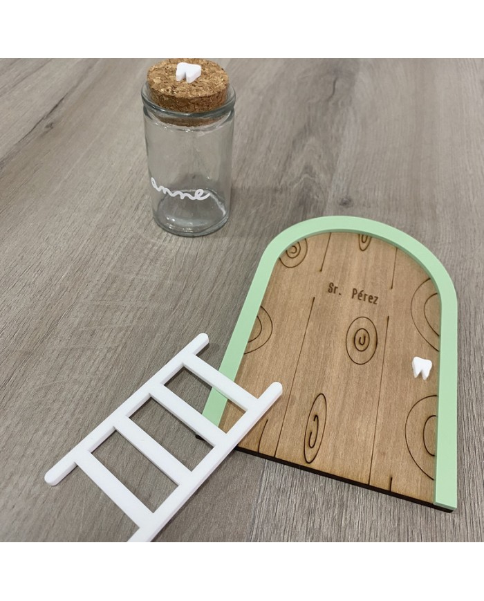 Puerta con Escalera para El Ratoncito Pérez y Bote con Nombre para Diente