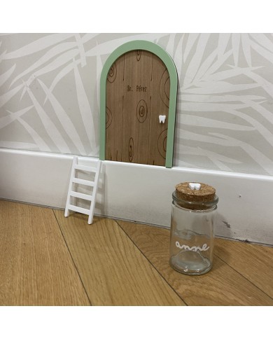 Puerta con Escalera para El Ratoncito Pérez y Bote con Nombre para Diente