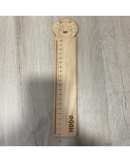 Regla de Madera de León con Nombre