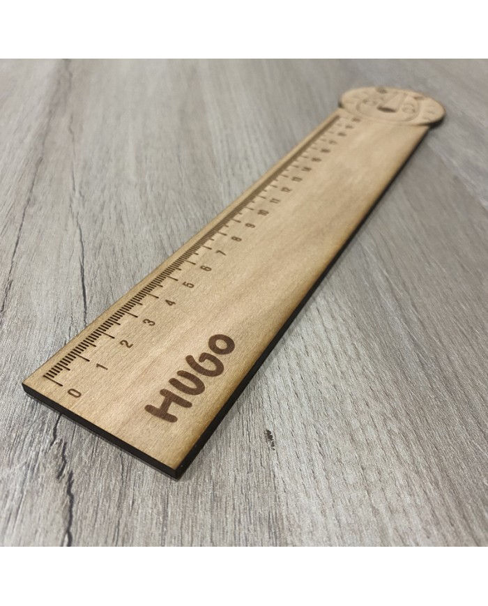 Regla de Madera de León con Nombre