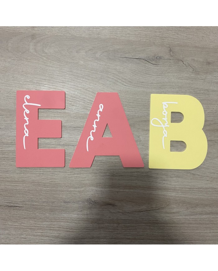 Inicial con Nombre en Vinilo