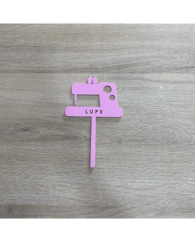Topper Máquina de Coser con Nombre Calado Topper Máquina de Coser con Nombre Calado