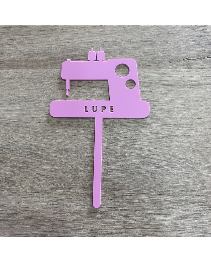 Topper Máquina de Coser con Nombre Calado Topper Máquina de Coser con Nombre Calado