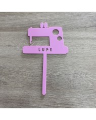 Topper Máquina de Coser con Nombre Calado Topper Máquina de Coser con Nombre Calado