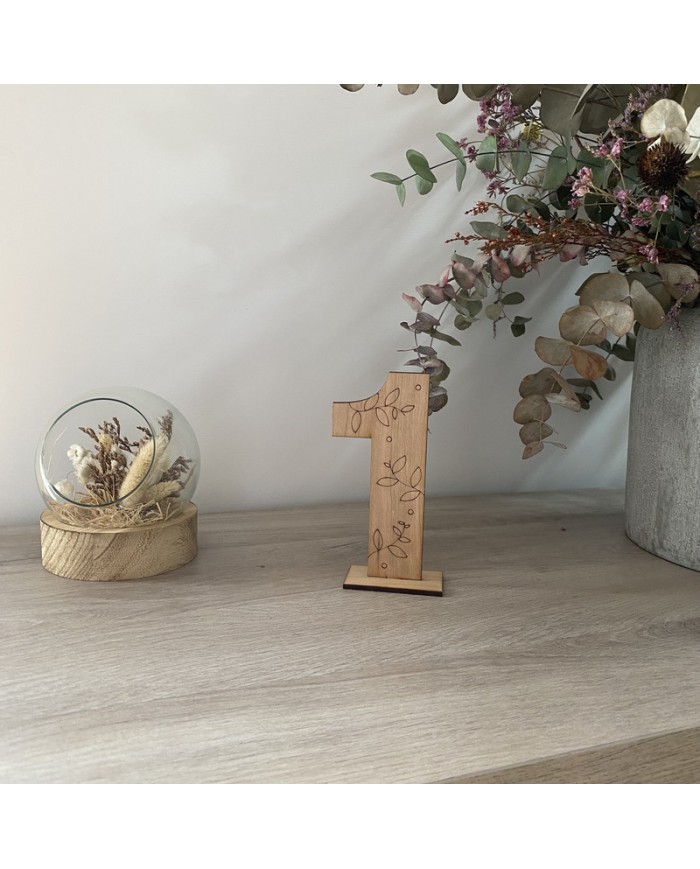 Mesero con Número Floral