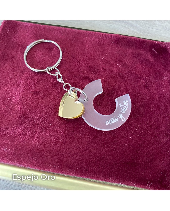 Llavero Inicial con Nombre Grabado y Colgante de Corazón Llavero Inicial con Nombre Grabado y Colgante de Corazón