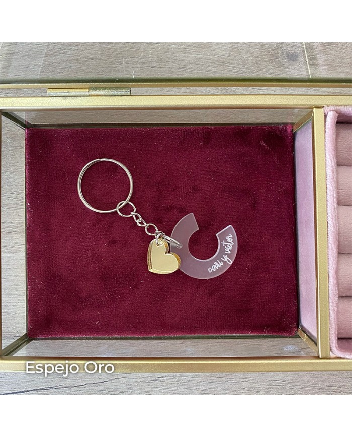 Llavero Inicial con Nombre Grabado y Colgante de Corazón Llavero Inicial con Nombre Grabado y Colgante de Corazón