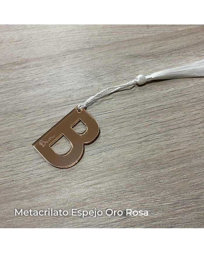 Marcasitios Inicial con Nombre Grabado y Borla