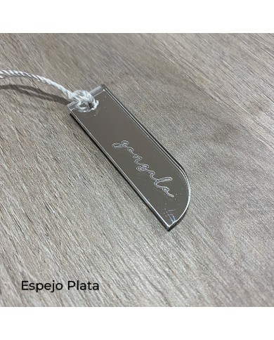 Marcasitios Etiqueta con Nombre Grabado y Borla