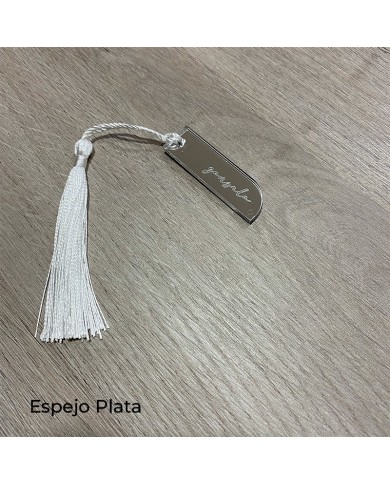 Marcasitios Etiqueta con Nombre Grabado y Borla