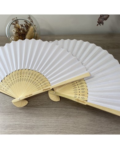 Abanicos de Madera y Papel con Nombre Grabado