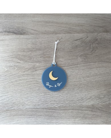 Bola de Navidad de Metacrilato con Luna y Nombres en Vinilo Bola de Navidad de Metacrilato con Luna y Nombres en Vinilo