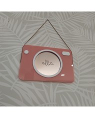 Espejo con forma de cámara con nombre grabado