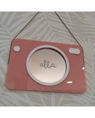 Espejo con forma de cámara con nombre grabado