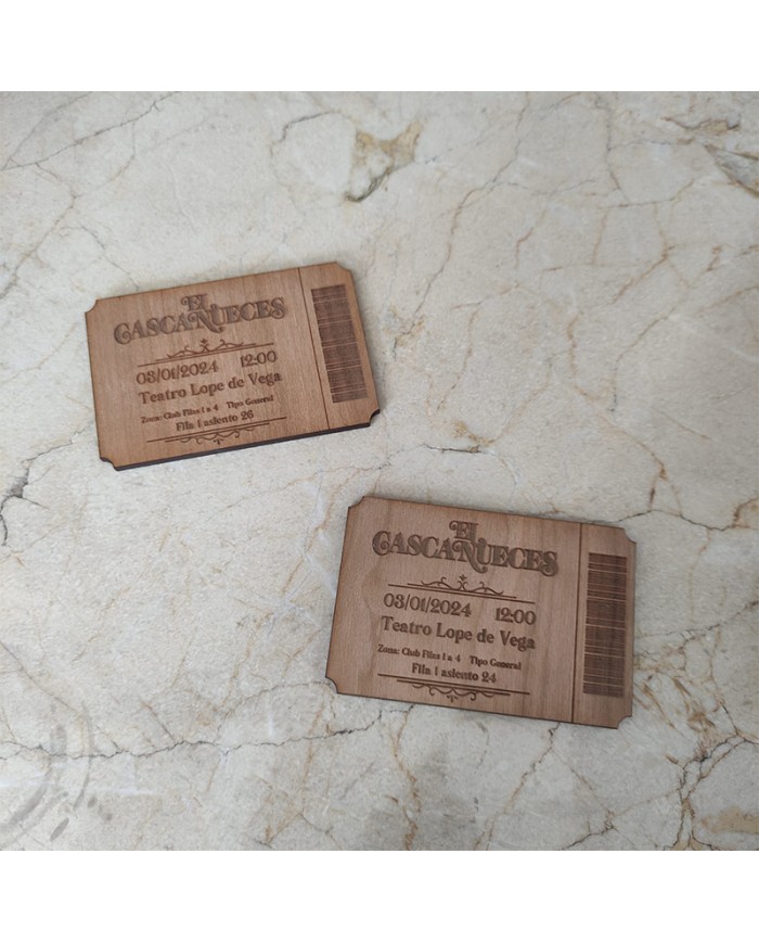 Entradas para Teatro con Fecha y Asiento Personalizadas con Nombre en Madera Grabada