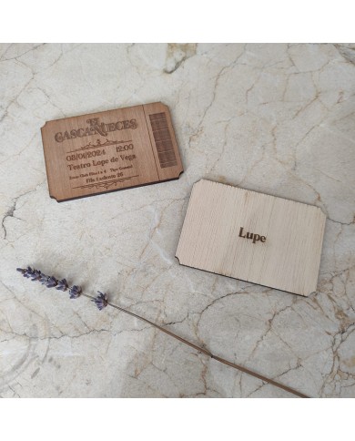 Entradas para Teatro con Fecha y Asiento Personalizadas con Nombre en Madera Grabada Entradas para Teatro con Fecha y Asiento Personalizadas con Nombre en Madera Grabada