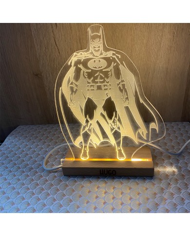Lámpara de Batman con Base de Madera Grabada Lámpara de Batman con Base de Madera Grabada