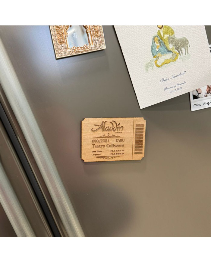 Entradas para Teatro con Fecha y Asiento Personalizadas con Nombre en Madera Grabada