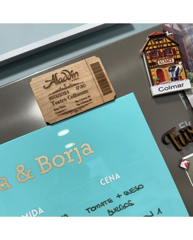Entradas para Teatro con Fecha y Asiento Personalizadas con Nombre en Madera Grabada Entradas para Teatro con Fecha y Asiento Personalizadas con Nombre en Madera Grabada