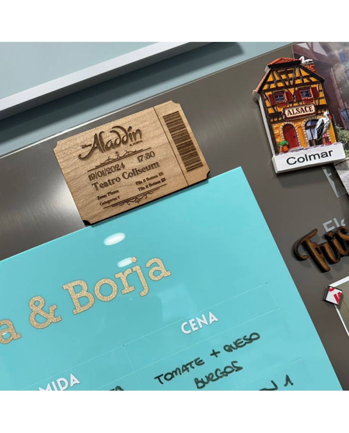 Entradas para Teatro con Fecha y Asiento Personalizadas con Nombre en Madera Grabada