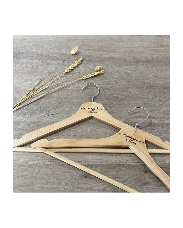 Percha Personalizada con Nombre y Fecha de Boda Grabados