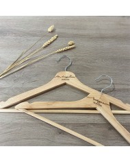 Percha Con Nombre en Metacrilato y Fecha Grabada para Bodas