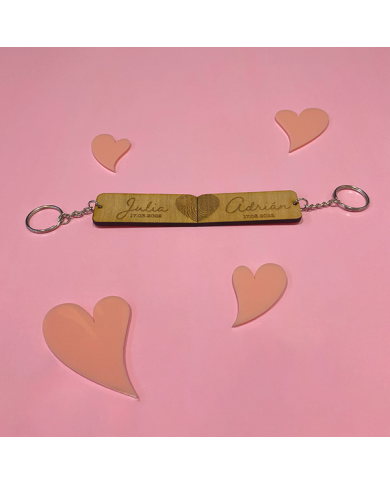 Pack de Dos Llaveros Personalizados Que Forman la Huella de un Corazón Pack de Dos Llaveros Personalizados Que Forman la Huella de un Corazón