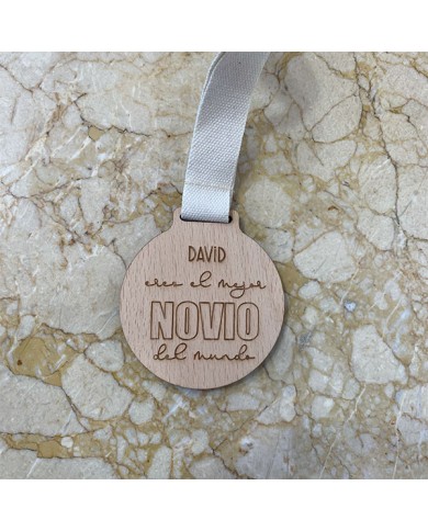 Medalla "El Mejor Novio del Mundo" o "La Mejor Novia del Mundo" de Madera Personalizada con Nombre Medalla "El Mejor Novio del Mundo" o "La Mejor Novia del Mundo" de Madera Personalizada con Nombre