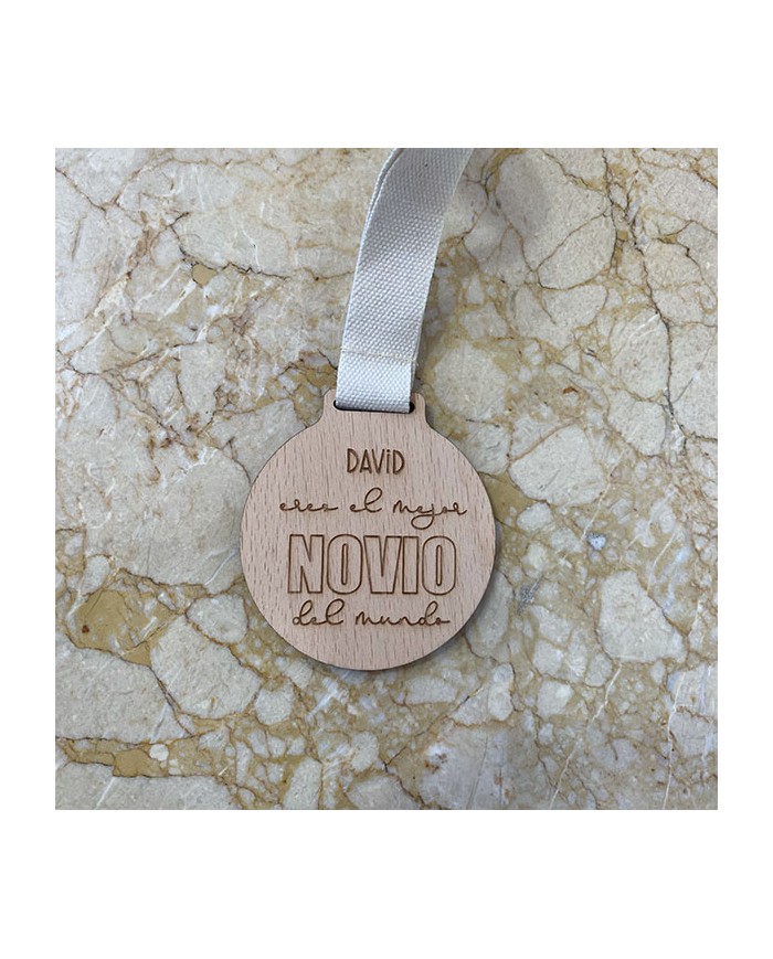 Medalla "El Mejor Novio del Mundo" o "La Mejor Novia del Mundo" de Madera Personalizada con Nombre Medalla "El Mejor Novio del Mundo" o "La Mejor Novia del Mundo" de Madera Personalizada con Nombre