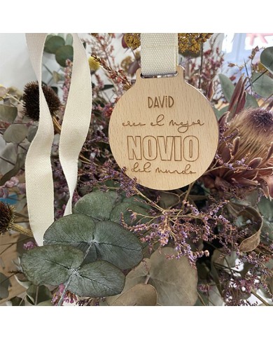 Medalla "El Mejor Novio del Mundo" o "La Mejor Novia del Mundo" de Madera Personalizada con Nombre Medalla "El Mejor Novio del Mundo" o "La Mejor Novia del Mundo" de Madera Personalizada con Nombre