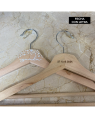 Percha con Perlas en color natural, Nombre en Vinilo Percha con Perlas en color natural, Nombre en Vinilo