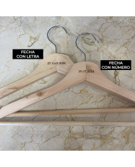 Percha con Perlas en color natural, Nombre en Vinilo Percha con Perlas en color natural, Nombre en Vinilo