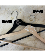 Percha con Perlas en color natural, Nombre en Vinilo Percha con Perlas en color natural, Nombre en Vinilo