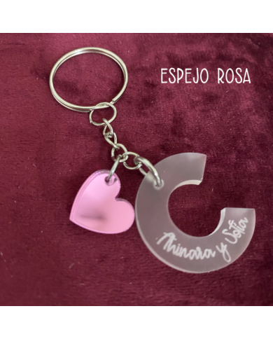 Llavero Inicial con Nombre Grabado y Colgante de Corazón