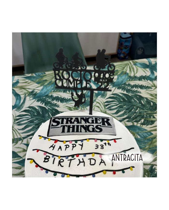 Topper Stranger Things con Nombre y Edad "Once más..."