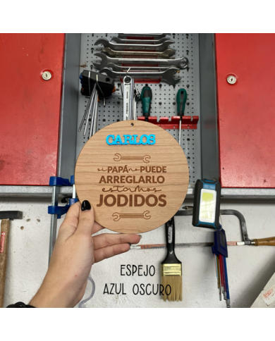 Cartel de Madera del Día del Padre "Si papá no puede arreglarlo estamos jodidos" Grabado y con Nombre en Metacrilato Cartel de Madera del Día del Padre "Si papá no puede arreglarlo estamos jodidos" Grabado y con Nombre en Metacrilato