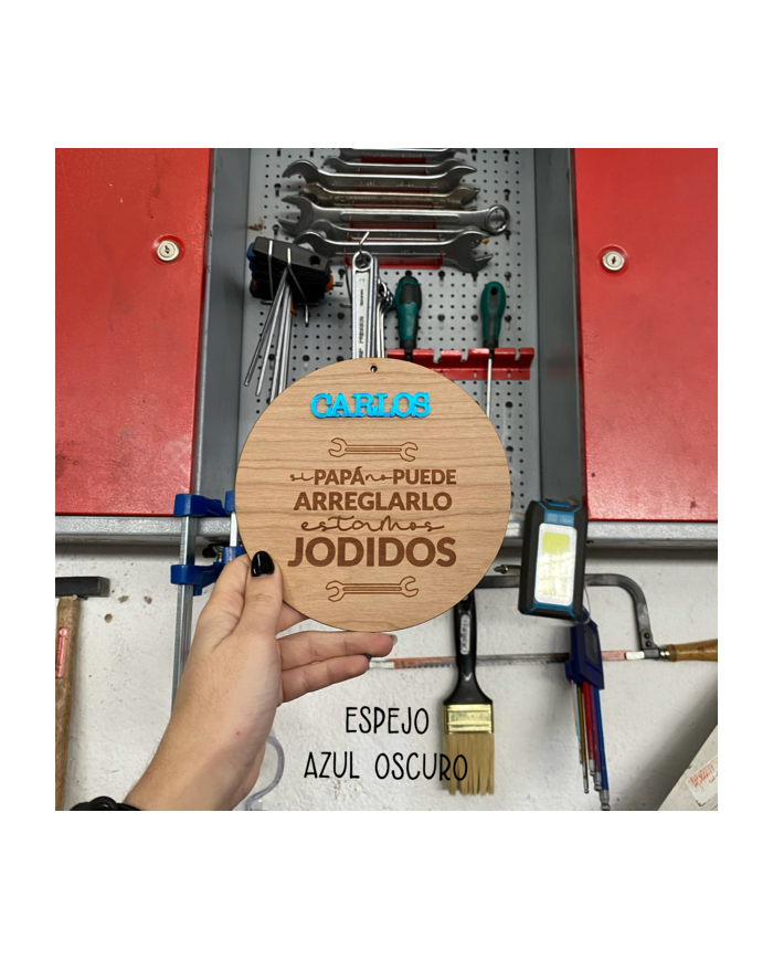 Cartel de Madera del Día del Padre "Si papá no puede arreglarlo estamos jodidos" Grabado y con Nombre en Metacrilato Cartel de Madera del Día del Padre "Si papá no puede arreglarlo estamos jodidos" Grabado y con Nombre en Metacrilato
