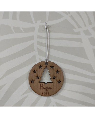 Bola de Navidad con Árbol, Estrellas y Nombre Calado en Madera