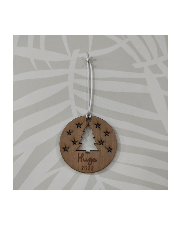 Bola de Navidad con Árbol, Estrellas y Nombre Calado en Madera