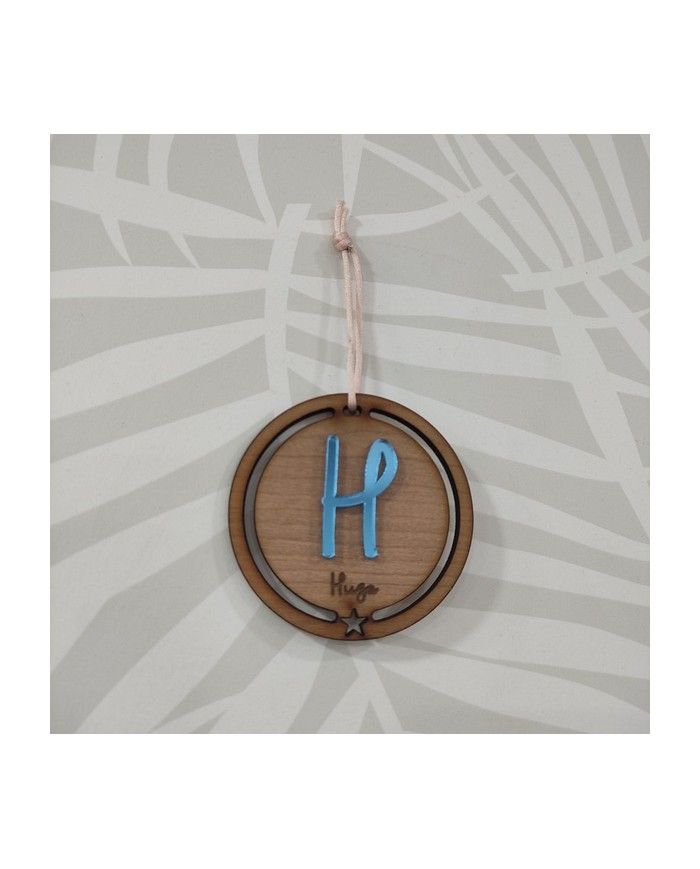 Bola de Navidad Calada con Nombre Grabado e Inicial en Metacrilato