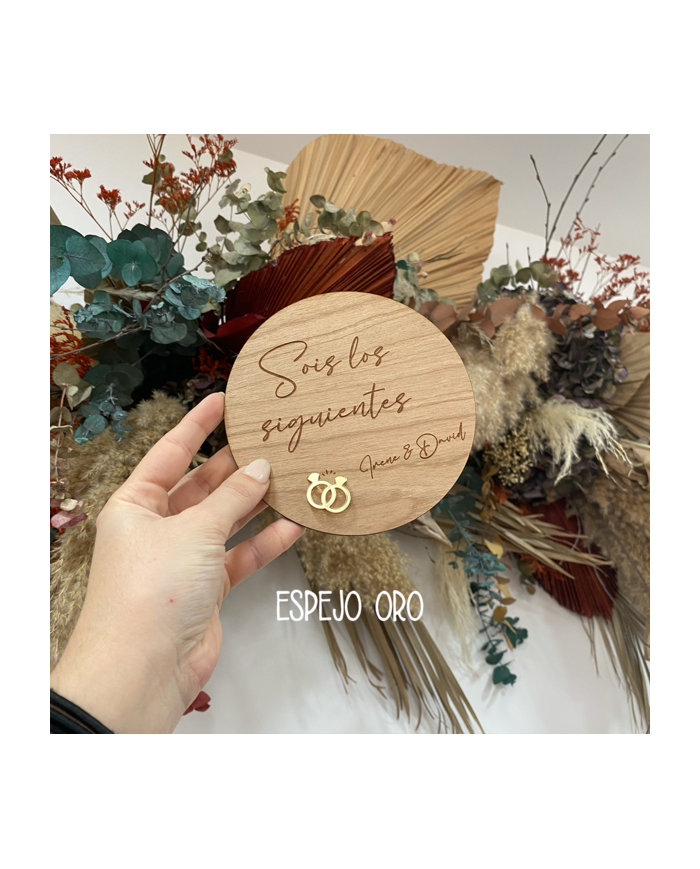 Placa de Madera Grabada Sois Los Siguientes con Anillos en Metacrilato