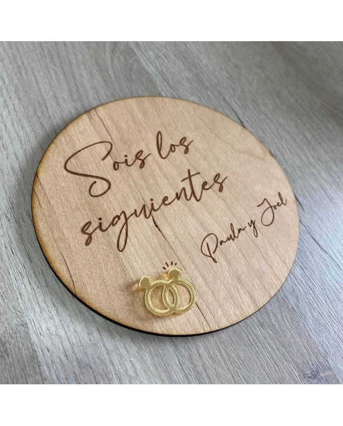 Placa de Madera Grabada Sois Los Siguientes con Anillos en Metacrilato