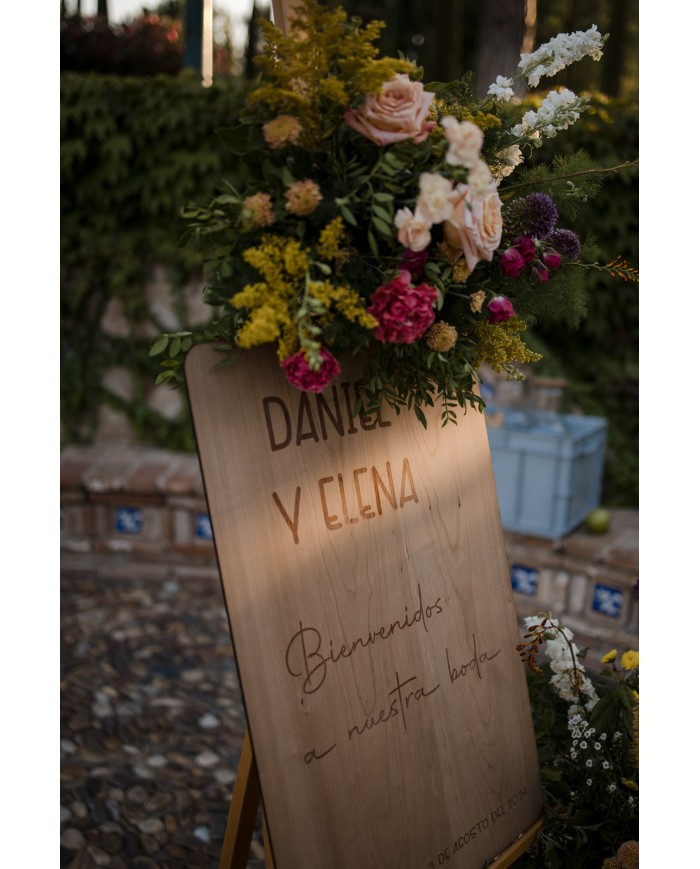 Cartel de madera "Bienvenidos a nuestra boda"