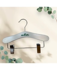 Percha novia/o con nombre en metacrilato